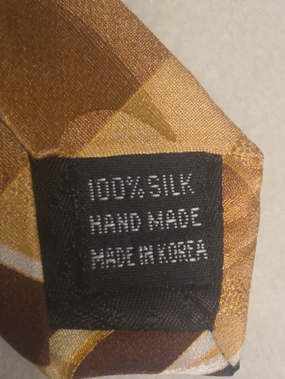 Dino bassi Hand Made Men's Black & Gold Geometric Silk Tie 4 Inches Wide - Picture 6 of 14